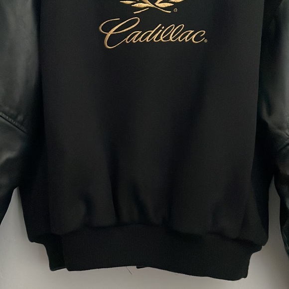 ❌SOLD❌ Vintage Cadillac Jacket⭐️ - Picture 10 of 15